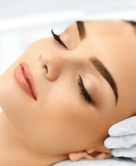 Augenbrauen und Wimpern färben